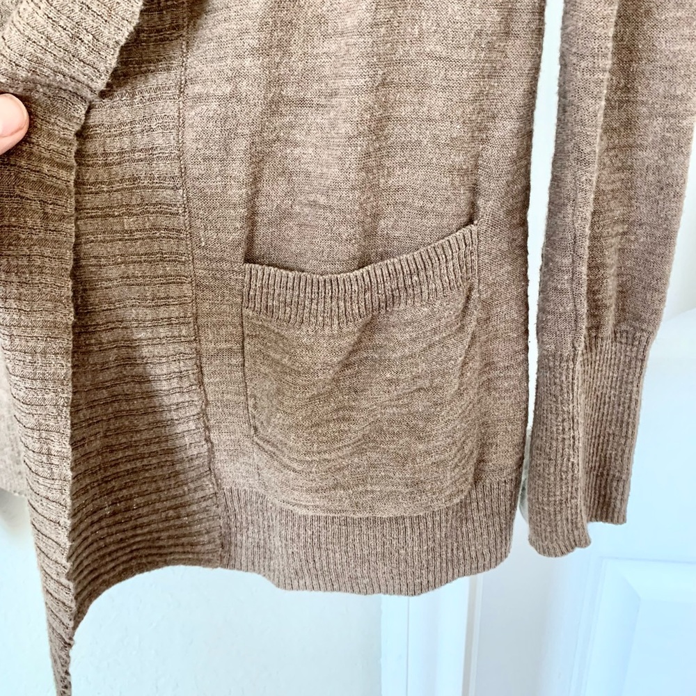 🩵EUC BANANA REP tan lightweight cardigan - Picture 2 of 7